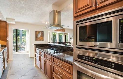 Longboat Key Condo | Tropical escape on the bay in LBK!