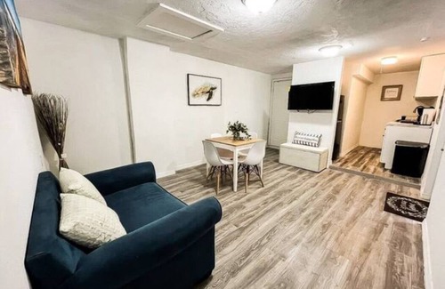 Port Richey Apartment | Tropical Escape Serene Haven with Outdoor Paradise