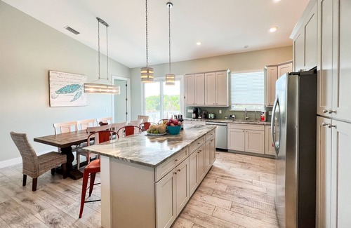 North Captiva House | Tropical Family Oasis: Pool, Spa, Golf Cart