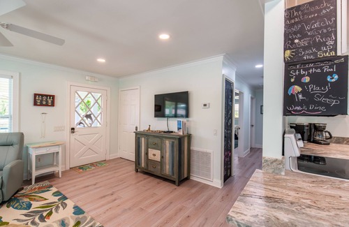 Vero Beach House | 🍹🌞 Tropical Getaway! Heated Pool, Tiki Bar, Pirate Sandbox, and Boat Parking!