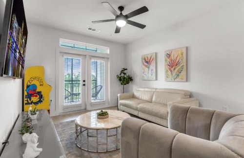 Ruskin Apartment | Tropical Hideaway Amazing 3 Bed Oasis with Pool