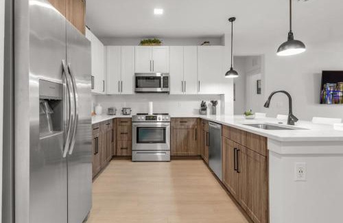 Ruskin Apartment | Tropical Hideaway Amazing 3 Bed Oasis with Pool