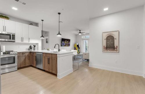 Ruskin Apartment | Tropical Hideaway Amazing 3 Bed Oasis with Pool