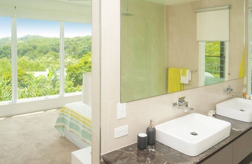 Tallebudgera House | Tropical Hideaway (Pet Friendly)