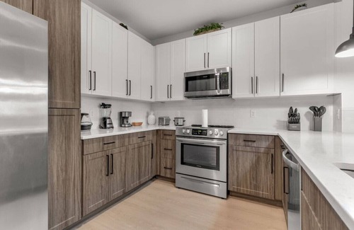 Ruskin Apartment | Tropical Hideaway: Amazing 3-Bed Oasis with Pool