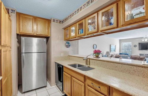 Granite Shoals Condo | Tropical Hideaway Condo