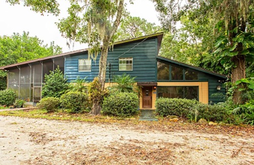 Keystone House | Tropical historic lodge w/firepit, close to Tarpon springs and great golf spots