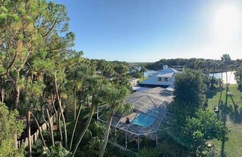 Aripeka House | Tropical Island Romantic Waterfront Private New 2Bed Suite Pool Sand Beach Gulf!