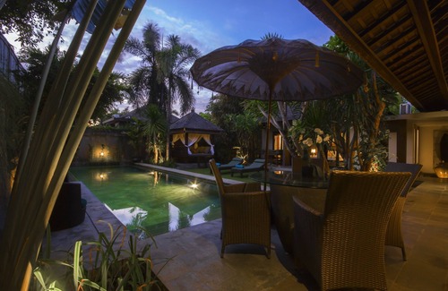 Laksmana Villa | Tropical, Luxury 2BR Villa, Seminyak! - 7Min Walk To Eat Street! W/Swim Pool!