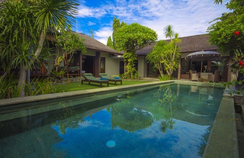 Laksmana Villa | Tropical, Luxury 2BR Villa, Seminyak! - 7Min Walk To Eat Street! W/Swim Pool!