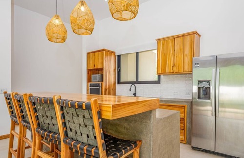 Rio Seco House | Tropical Modern 3-Bedroom House in Avellanas