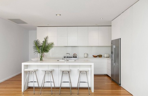 Avalon Beach House | Tropical Oasis - 2 minute walk to beach