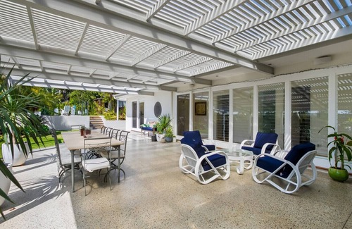 Avalon Beach House | Tropical Oasis - 2 minute walk to beach