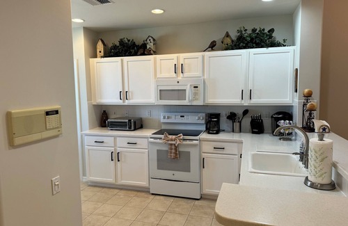 Tropical Cove Condo | Tropical Oasis at Lexington CC Lake Village