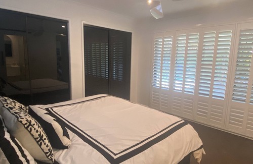 Sorrento House | Tropical Oasis -child/pet friendly