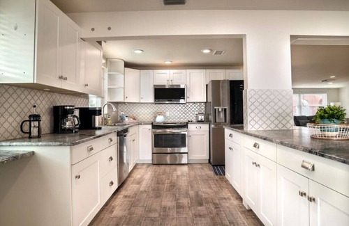Embassy Hills House | Tropical Oasis *Heated Pool* Whole Home