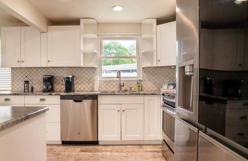 Embassy Hills House | Tropical Oasis *Heated Pool* Whole Home