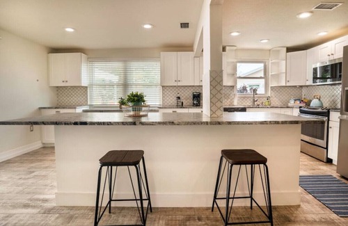 Embassy Hills House | Tropical Oasis *Heated Pool* Whole Home