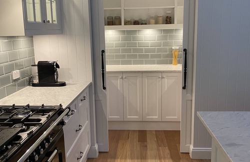 Ashgrove House | Tropical oasis in the heart of Brisbane, 3 bed, w pool, 4 km from the city