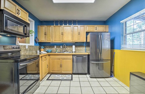 Palm Harbor House | Tropical Palm Harbor Retreat with Lanai & Patio!