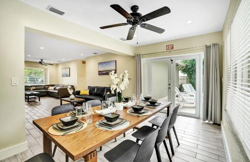 Hollywood Lakes House | Tropical Palm Oasis Heated Pool near Beach