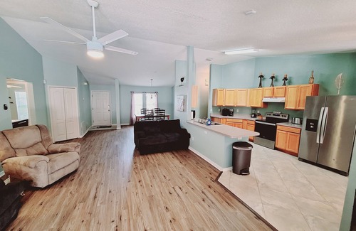 Sebastian Highlands House | 🍹🌞 Tropical Paradise! Heated Pool, Boat Parking, Near Beaches!