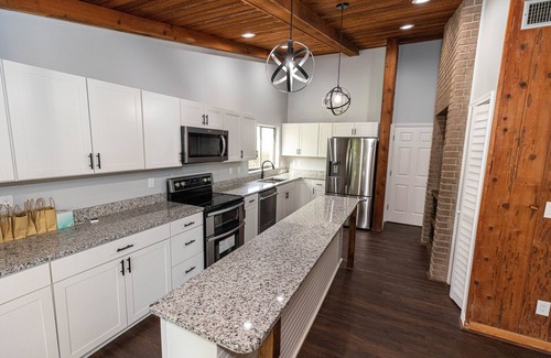 Fort Myers House | Tropical paradise! Pool home on canal, pets allowed!
