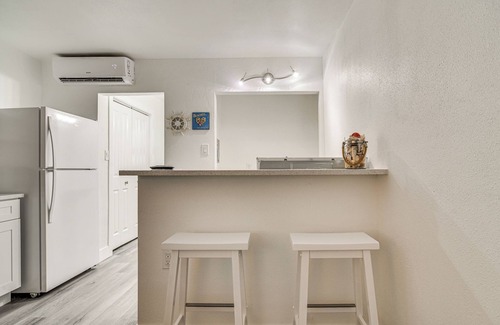 Pass-a-Grille Historic District Apartment | Tropical Pass-A-Grille Gem w/Direct Beach Access!