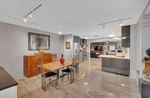 Sorrento Shores House | Tropical pool home close to beaches