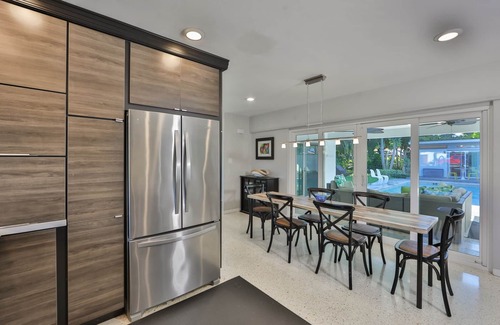 North East Park House | Tropical pool house