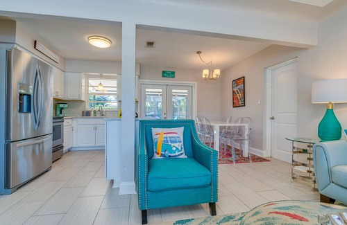 South Pinellas Community Council House | Tropical POOL Oasis- 5 Minutes to Beach 2Br/1Ba -sleeps 8 Guests