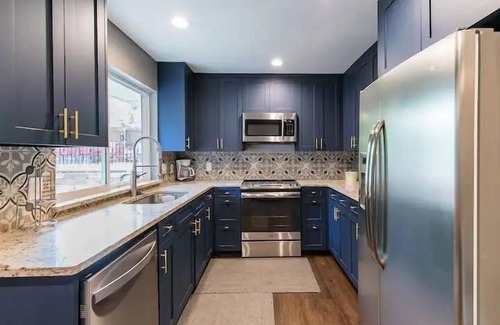 Duncanville House | Tropical POOL Paradise! Hot Tub, Fire Pit, Grills! 🔷 Comfortable Updated House 🔷