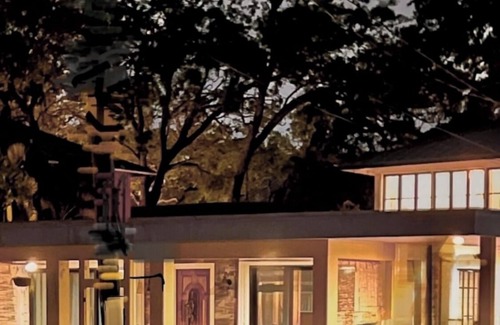 Downtown Apartment | Tropical, private, downtown