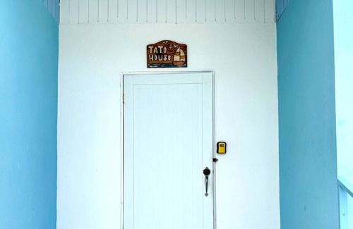 El Combate Apartment | Tropical Retreat Apt steps away from Combate Beach