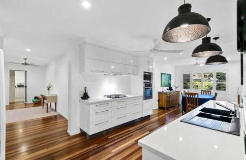 Point Vernon House | Tropical Retreat with BBQ Deck