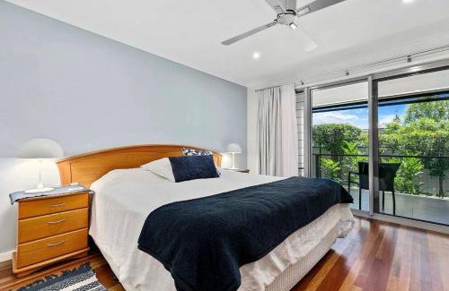 Point Vernon House | Tropical Retreat with BBQ Deck