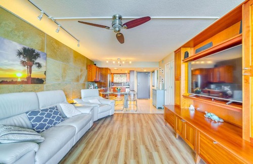 Hudson Apartment | Tropical Retreat with Pool and Tennis Courts in Hudson