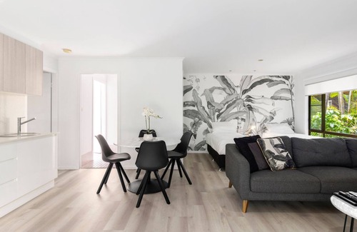 Coffs Harbour Apartment | Tropical Spa Bure 19