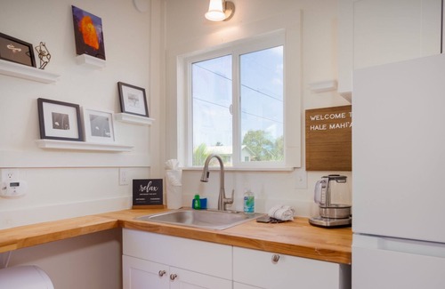 Kehena Apartment | Tropical studio with fast WiFi, near the beach, and snowbird-friendly