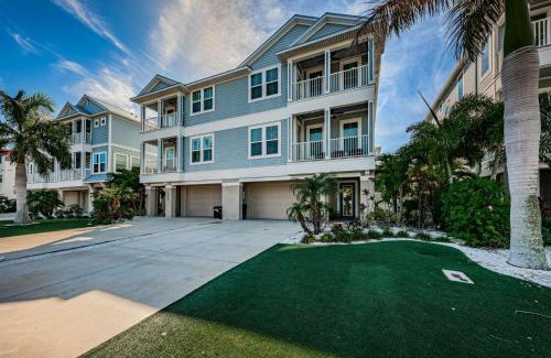 Redington Beach House | Tropical Treasure Beach Villa