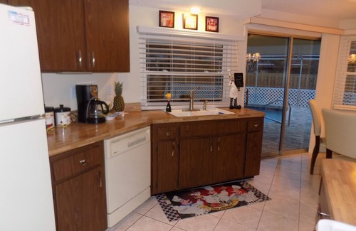 Venice East House | Tropical Venice East Bungalow Heated Pool Minutes to Restaurants, Beaches, Golf
