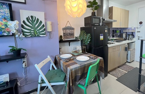 Matandang Balara Apartment | Tropical Vibe Studio Condo Unit w/Full T&B, Kitchen & Balcony w/Great Views!