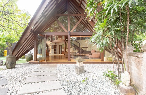 Sunset Road Villa | Tropical Villa Kalyca Sleeps 8
