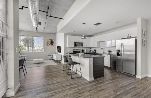 St. Petersburg - Clearwater Apartment | Tropicana Stadium 2 Bed In DWTWN With Free Parking