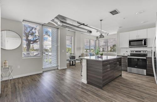 St. Petersburg - Clearwater Apartment | Tropicana Stadium 2 Bed In DWTWN With Free Parking