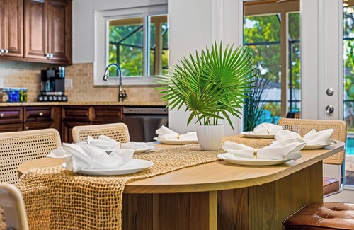 Walsingham House | Tropicove Escape Heated Pool Spa 3BR 2 Bath for 8 Close to Clearwater
