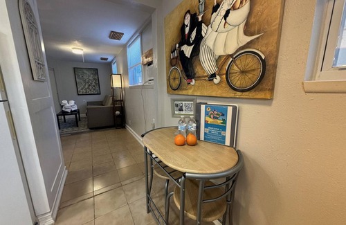 Seminole House | TROPlCAL HAVEN-BBQ/WASHER/DRYER-NEAR BEACH/LAKE/PARK/MALL/GYM/RESTAURANT/MARINA!