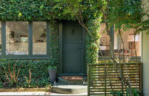 Okere Falls House | Trout Pool House - Okere Falls Lakeside Retreat