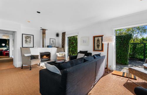 Okere Falls House | Trout Pool House - Okere Falls Lakeside Retreat