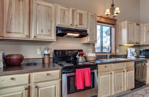 Bozeman House | TroutChasers Cabin - Fly Fish Private River Access & Explore Big Sky Country